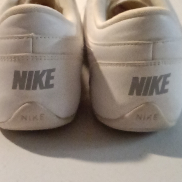 Nike cheer unite training shoe white sz 8.5 - Picture 7 of 11